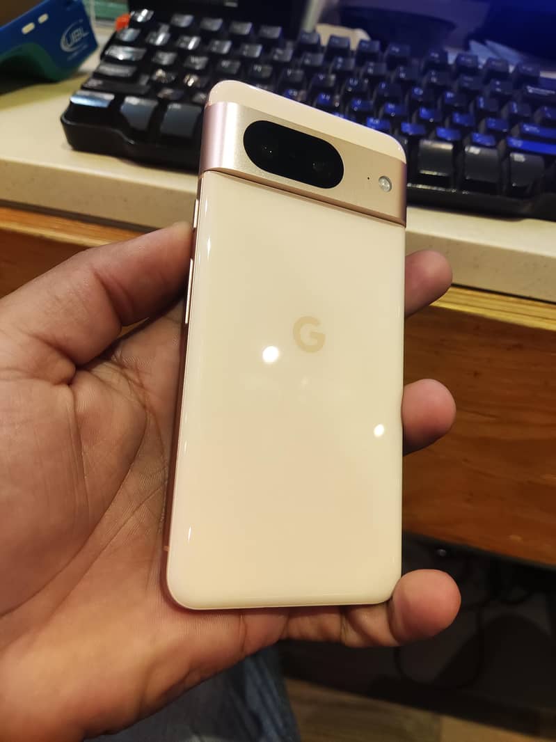 Google Pixel 8 4