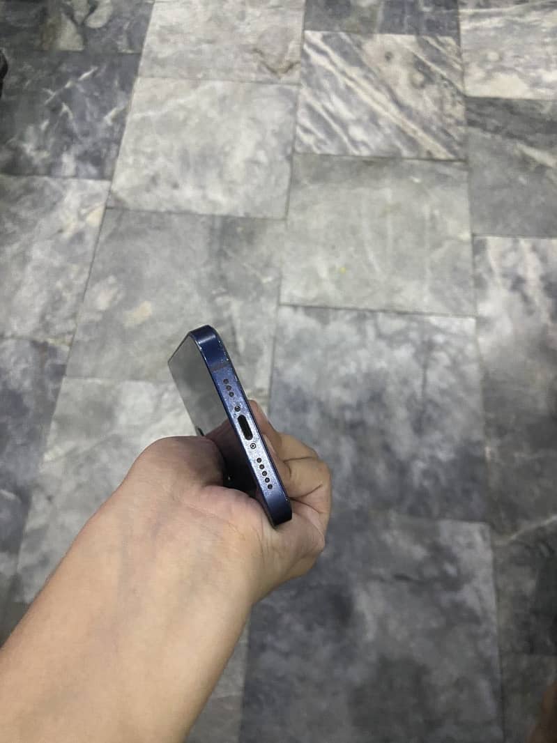 Apple iPhone 12 0
