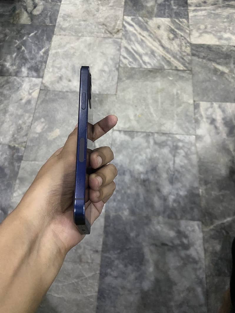 Apple iPhone 12 5