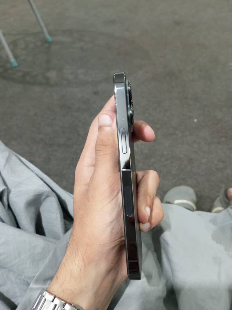 Apple iPhone 13 Pro 2