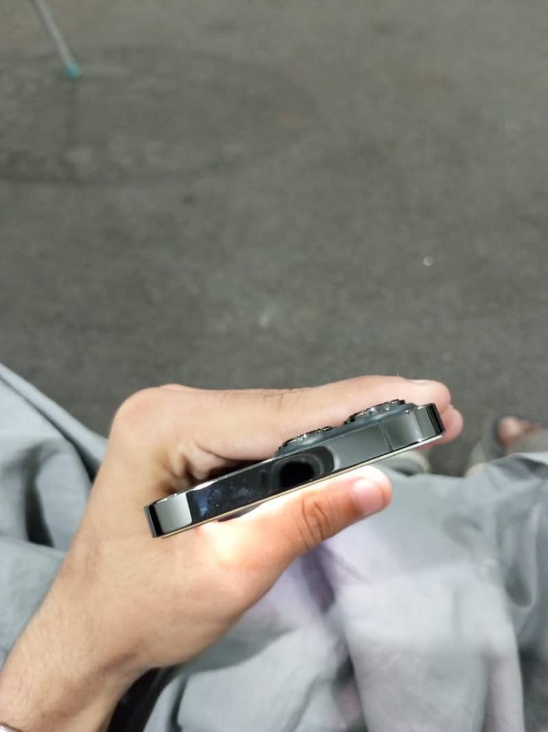 Apple iPhone 13 Pro 4