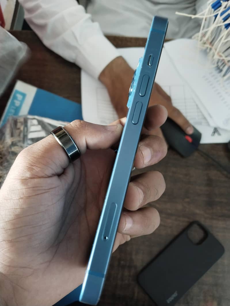 Apple iPhone 13 1