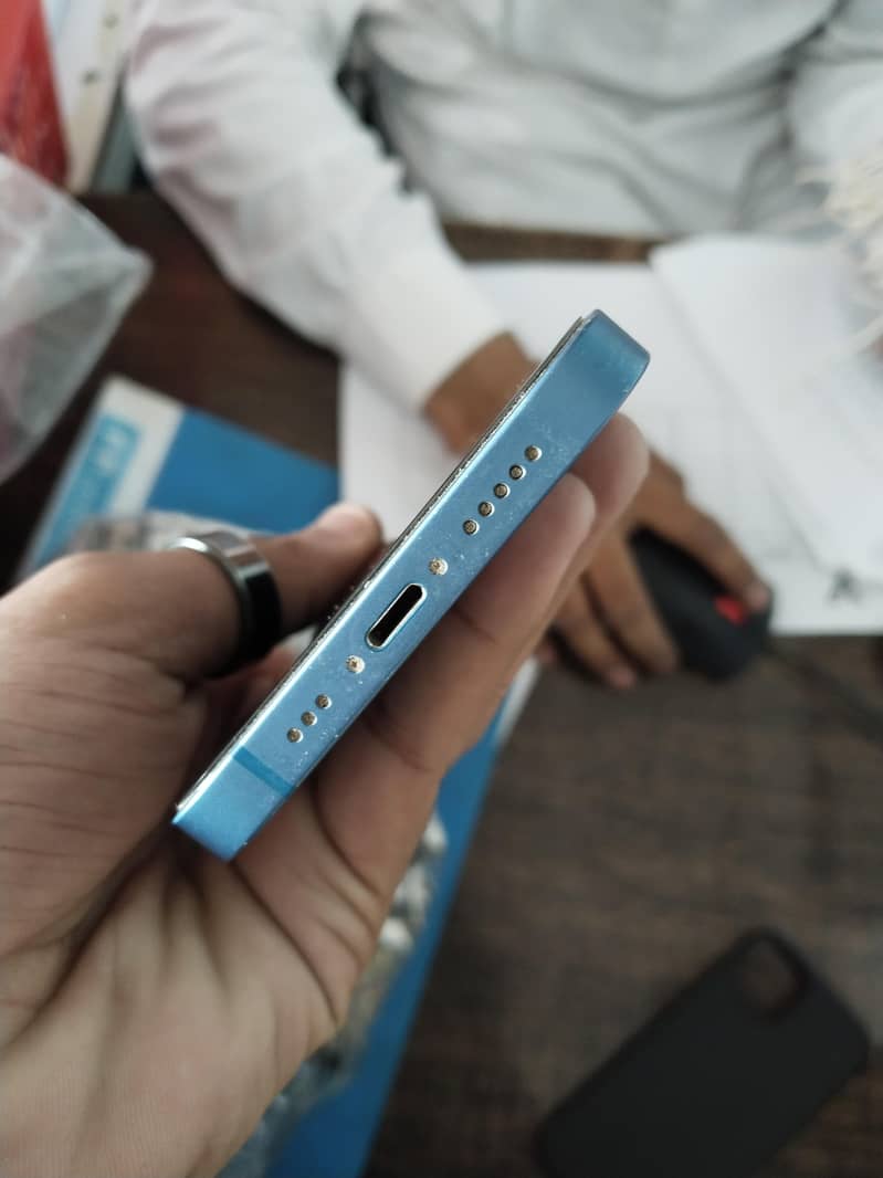 Apple iPhone 13 2