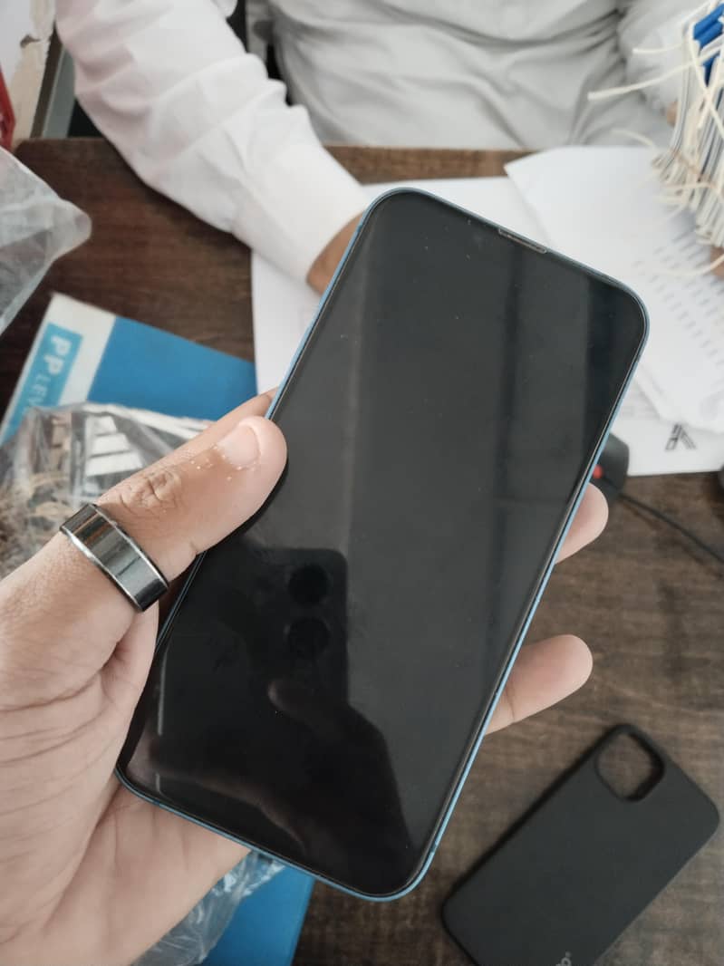 Apple iPhone 13 4