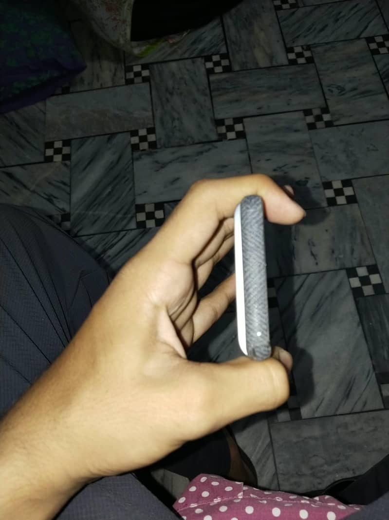 Google Pixel 8 2