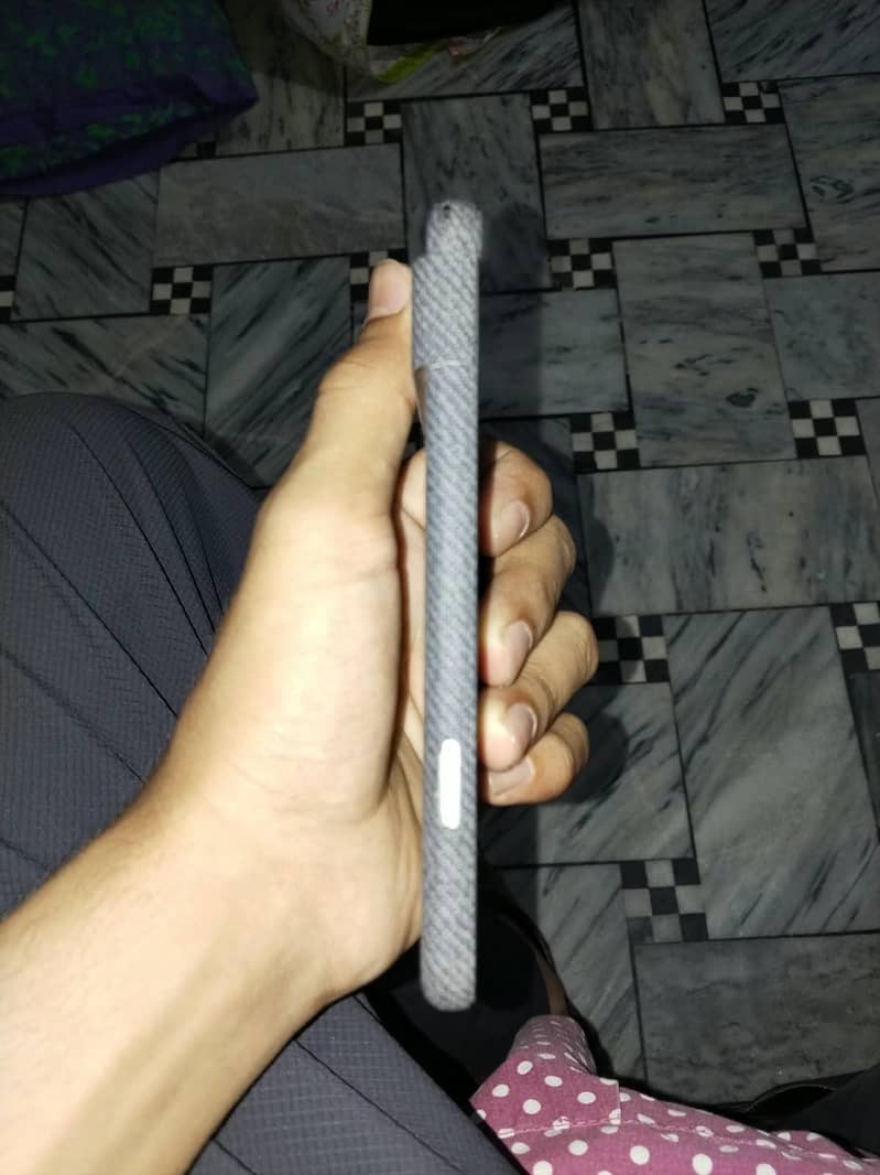 Google Pixel 8 4