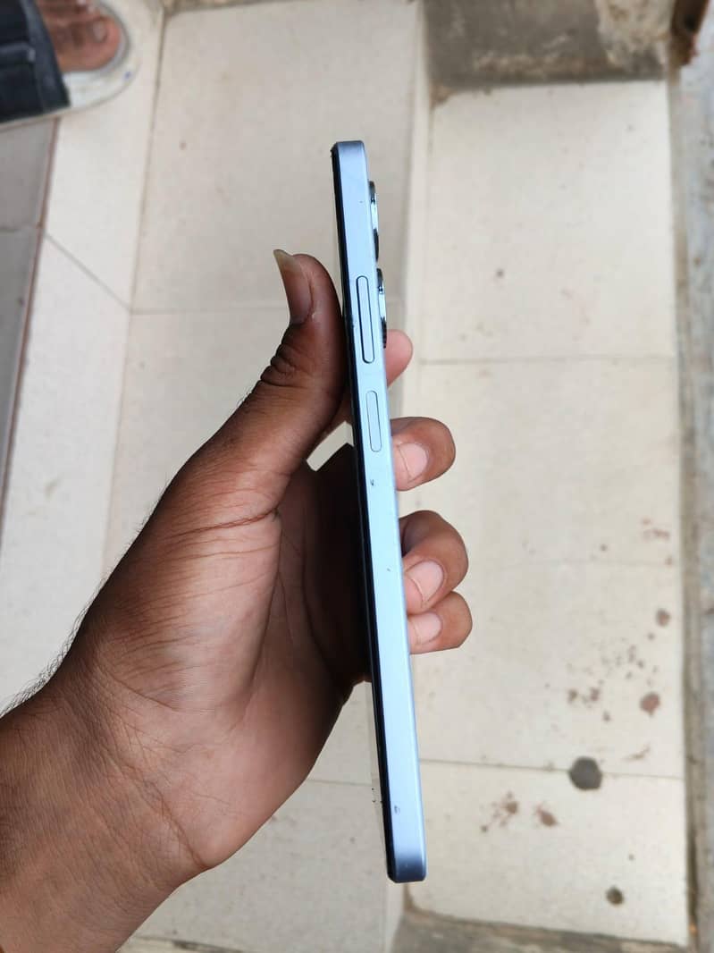 Realme Note 60 4