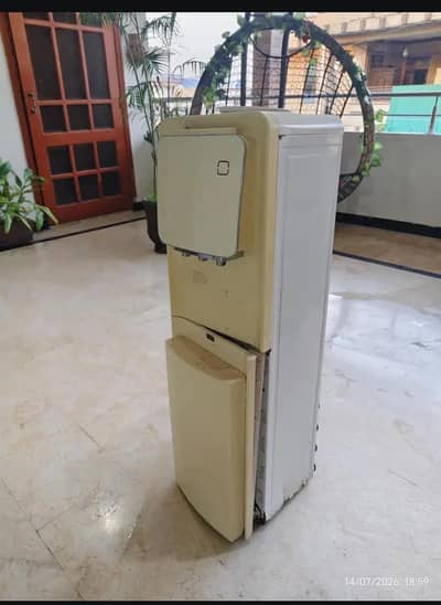 Water dispenser Homage