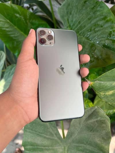 Apple iPhone 11 Pro Max like new condition factory unlock
