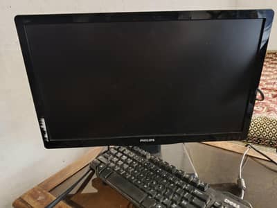 HP Z440 Workstation Tower PC with 2x 21" Monitors, Xeon, 16GB RAM