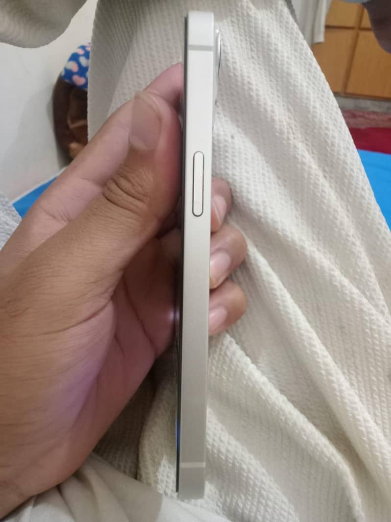 Apple iPhone 13 mini 4