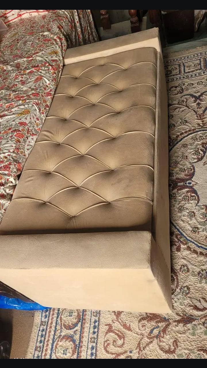 Couch 4