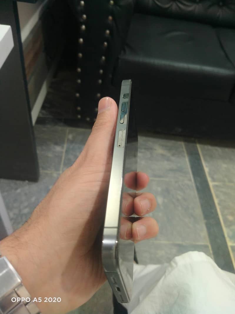 Apple iPhone 13 Pro Max 4