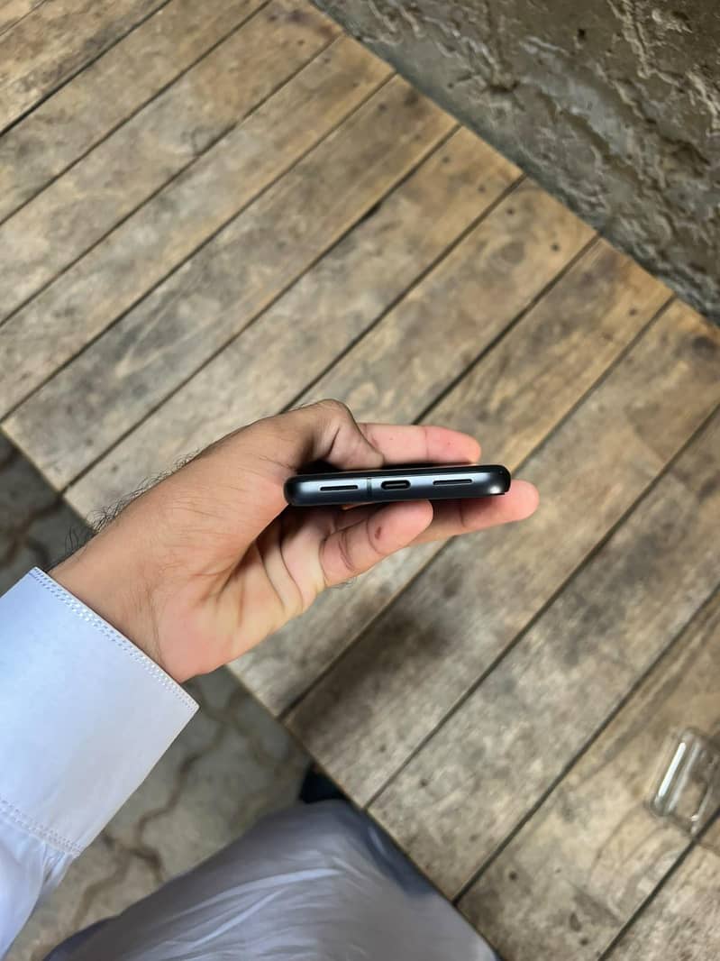 Google Pixel 8 4