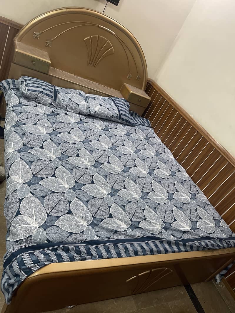 Bed and Dressing table 0