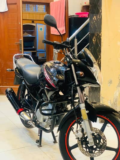YAMAHA YBR 125 BRAND NEW CONDITION. . . .