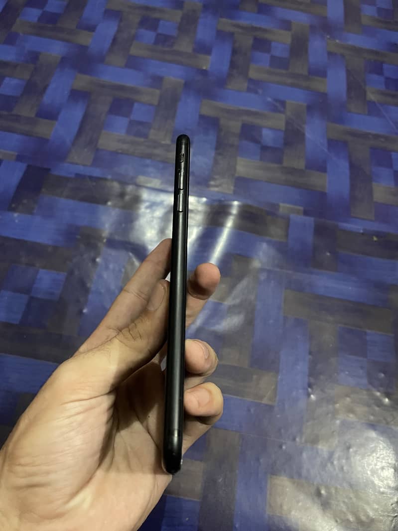 Apple iPhone 7 Plus 1
