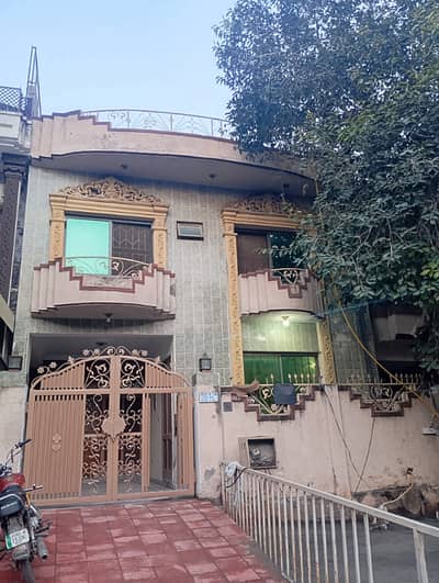G11/1 Double story House For Sale size 25+60 Marble floor 70 feet Road