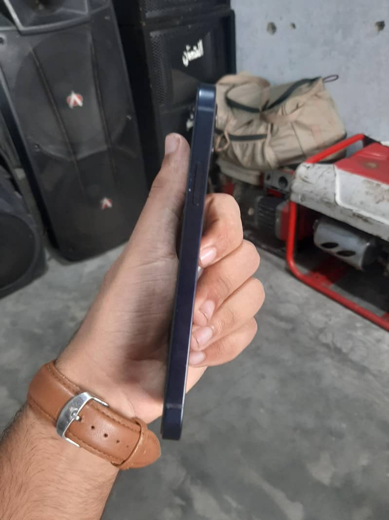 Apple iPhone 12 3