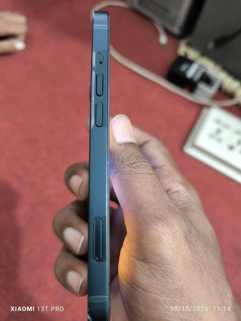 Apple iPhone 13 2