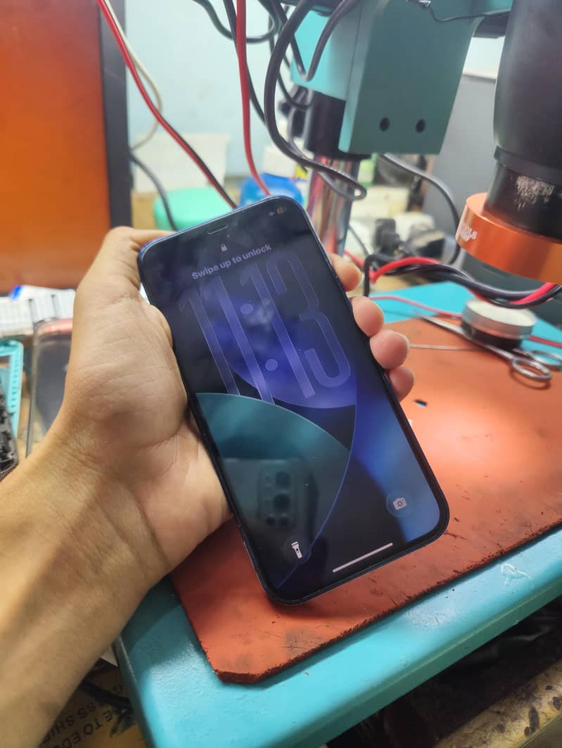 Apple iPhone 12 3