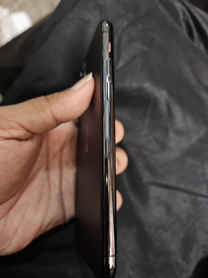 Apple iPhone 11 Pro 1