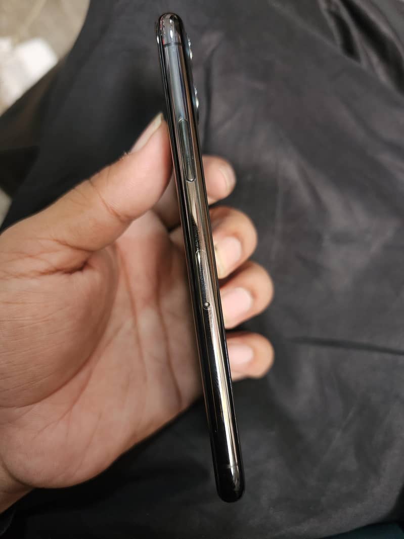 Apple iPhone 11 Pro 2