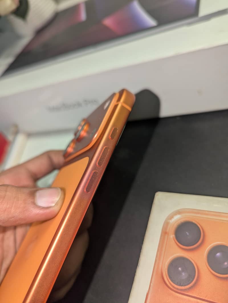 Apple iPhone 17 Pro Max 6
