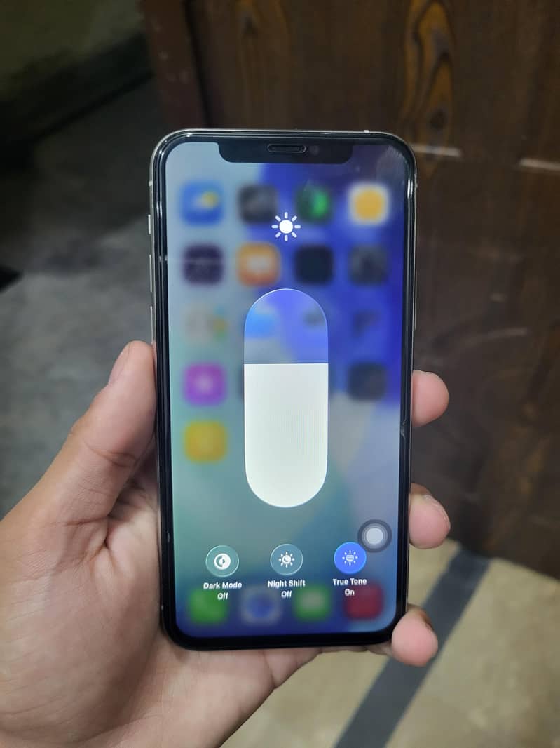 iPhone 11 pro 4