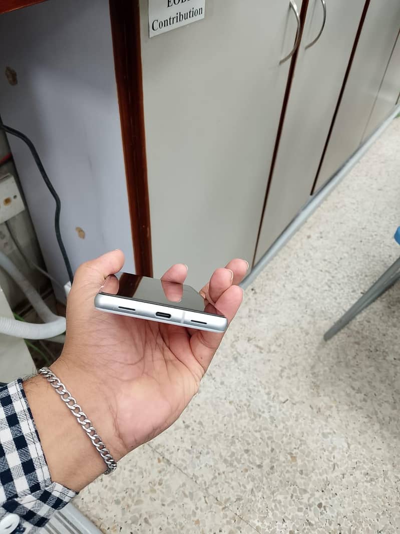 Google Pixel 7a 5
