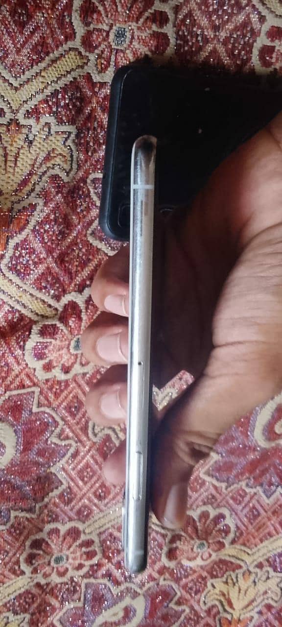 Apple iPhone X 4