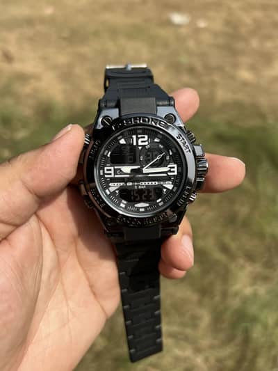 Casio G-shock Metal Dial in Black.