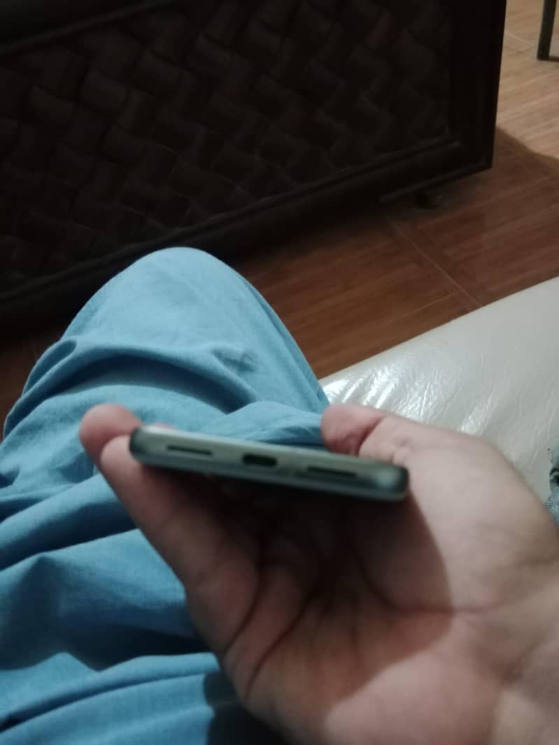 Google Pixel 8 4