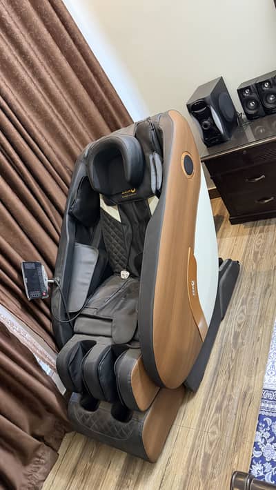 Zero gravity massager chair