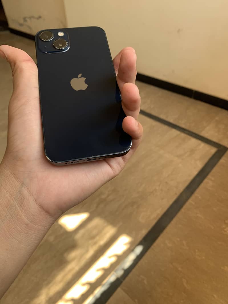Apple iPhone 13 4