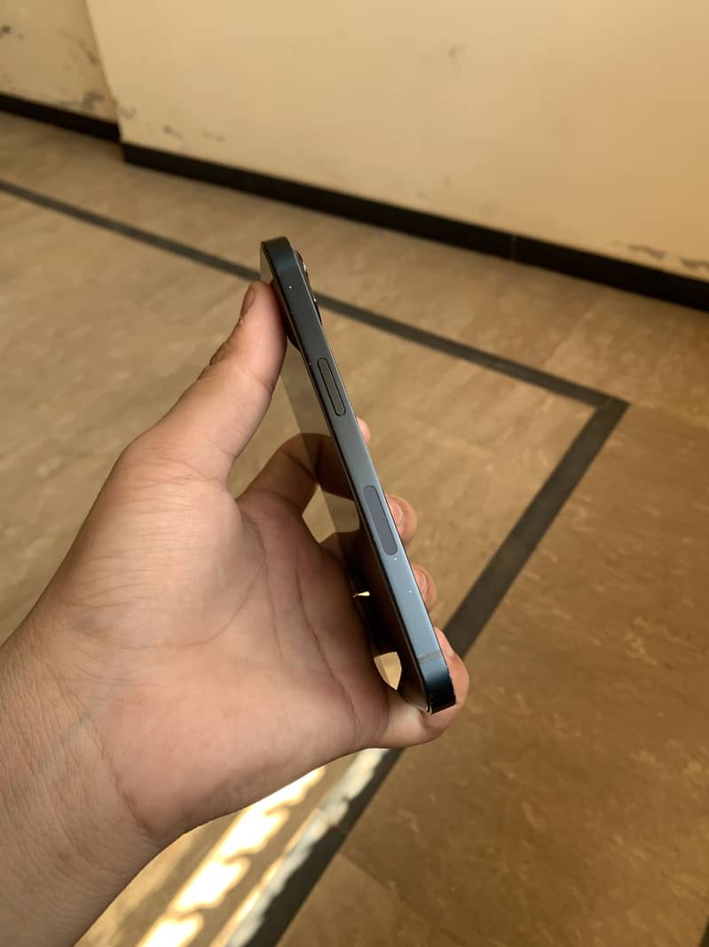 Apple iPhone 13 5
