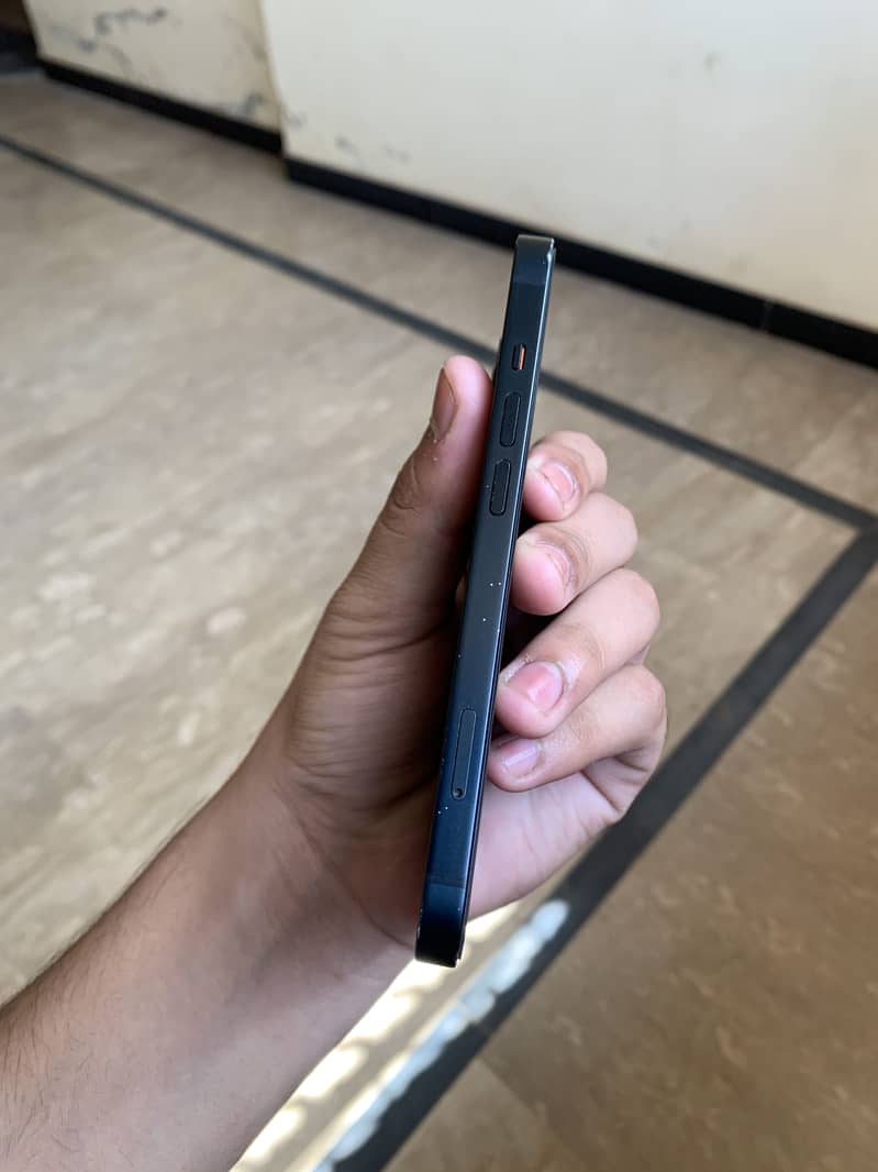 Apple iPhone 13 7