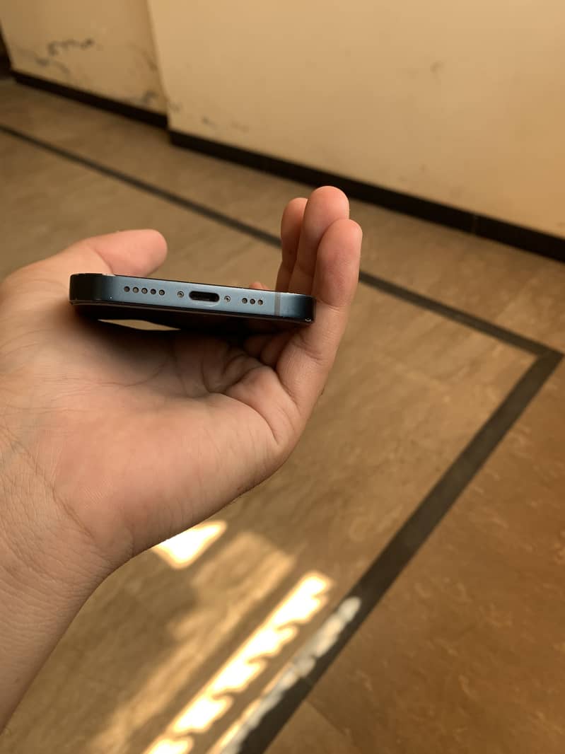 Apple iPhone 13 8