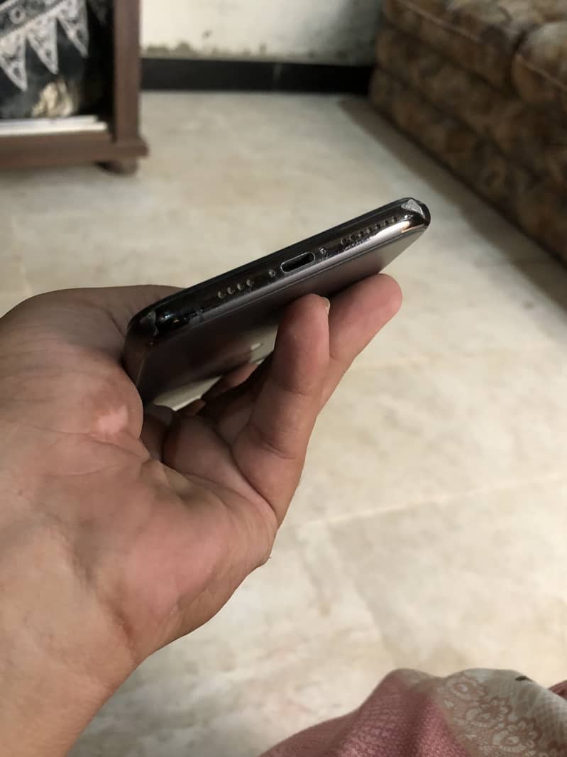 Apple iPhone 11 Pro Max 4