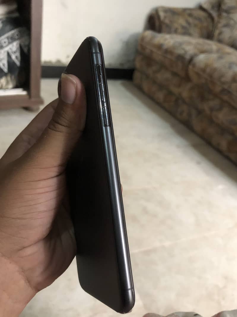 Apple iPhone 11 Pro Max 8