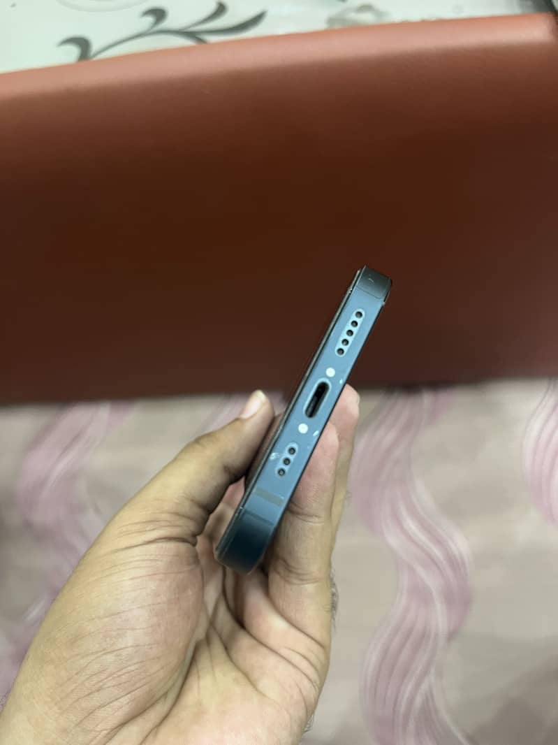 Apple iPhone 13 2