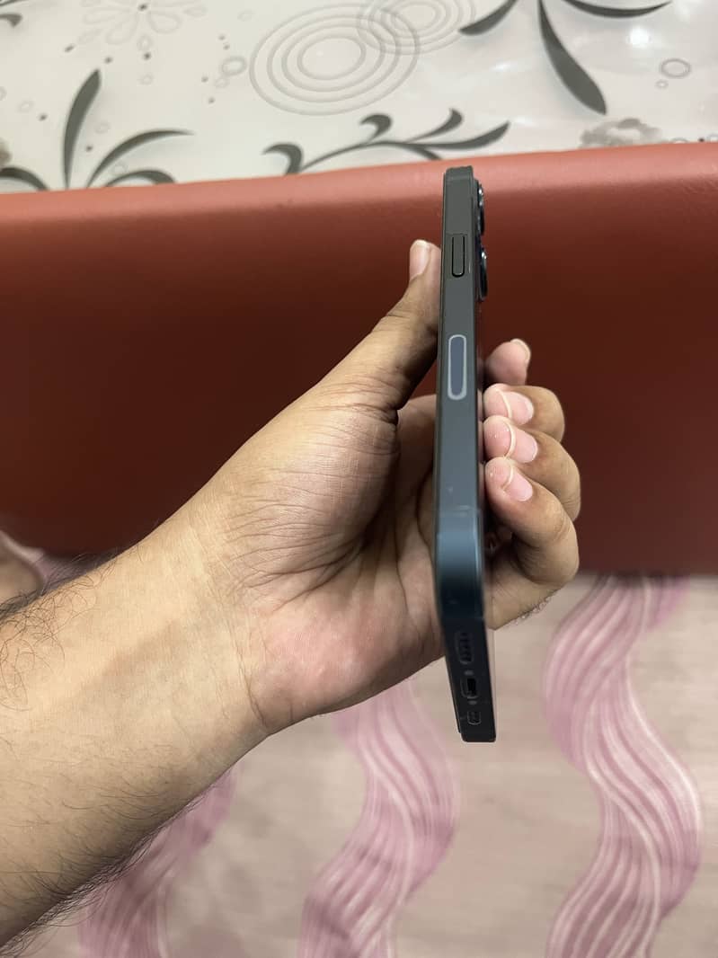 Apple iPhone 13 4