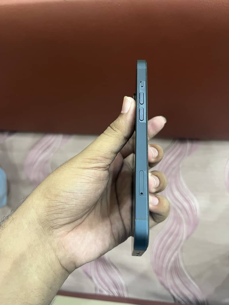 Apple iPhone 13 5