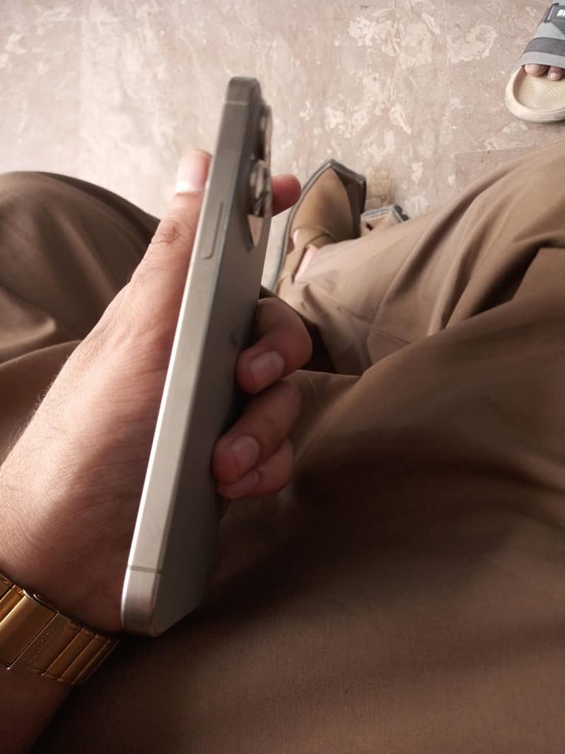 Apple iPhone 15 Pro Max 1