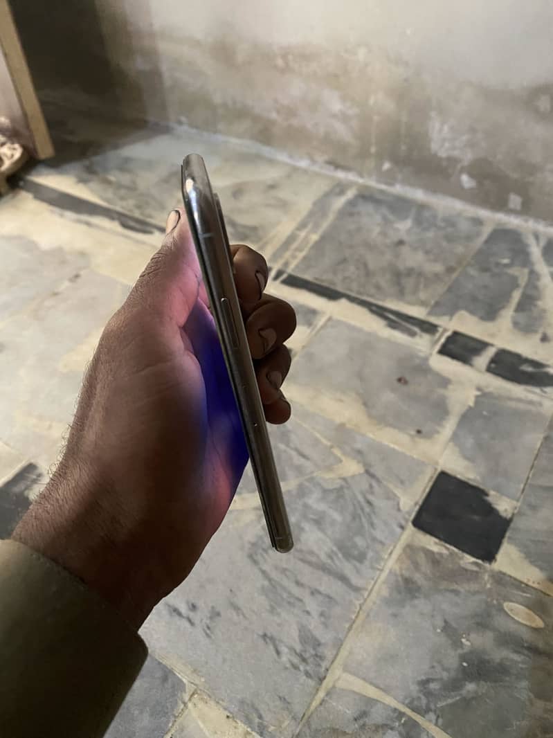 Apple iPhone X 5