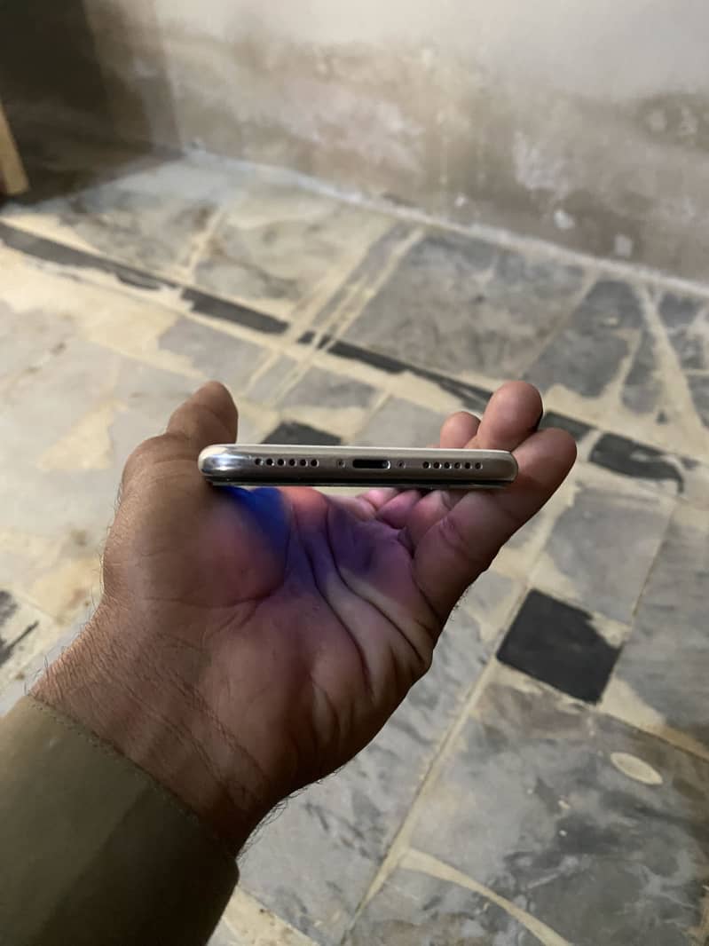 Apple iPhone X 6