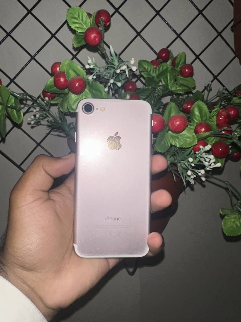 Apple iPhone 7 0