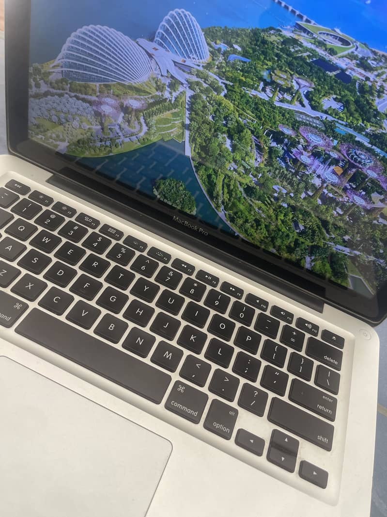 Apple Mac Book Pro 0