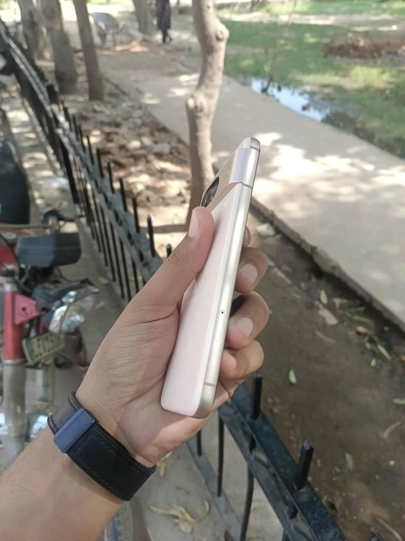 Google Pixel 8 2