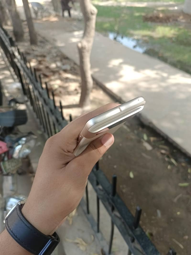 Google Pixel 8 4